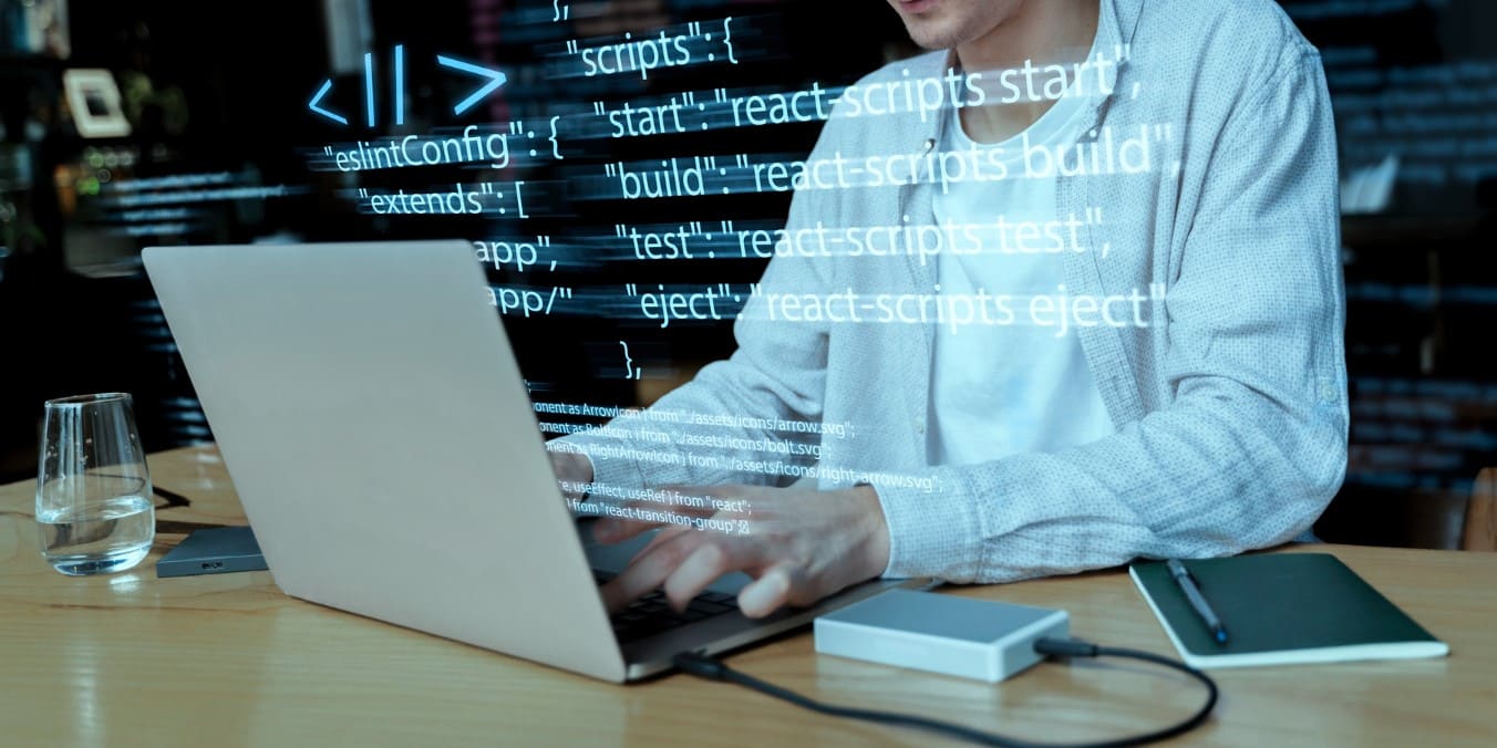 Зависимость от квалифицированных разработчиков Зависимость от квалифицированных разработчиков